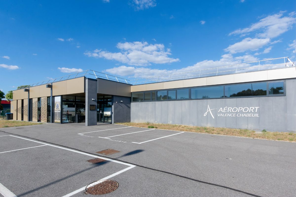 Le terminal de l'aérodrome de Valence-Chabeuil