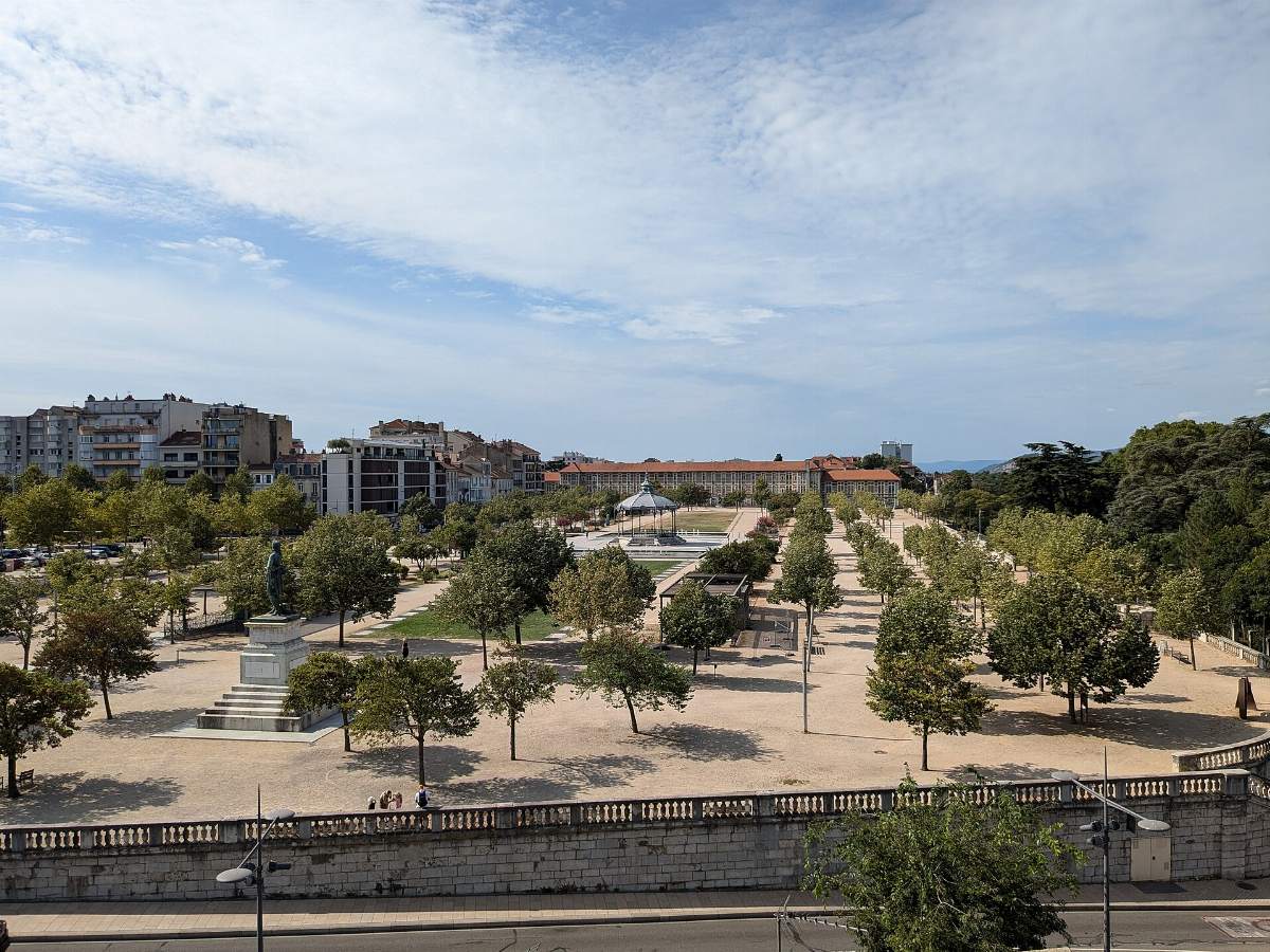L'esplanade du Champ de Mars vue depuis la terrasse du musée