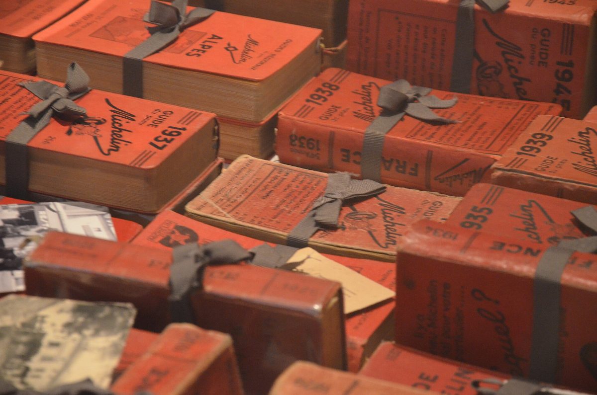 Une collection de guides Michelin des années 1930 conservée à la Maison Pic