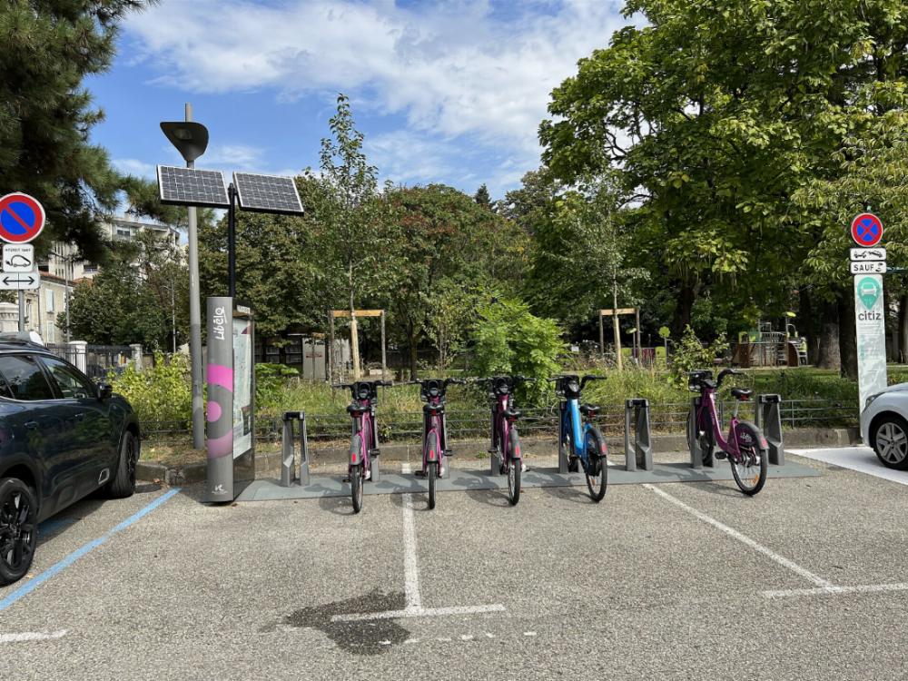 Une station de vélos en libre-service Libélo à Valence