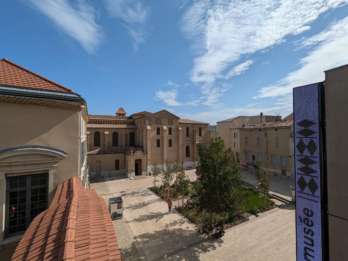 La place des Ormeaux à Valence, vue depuis la terrasse du musée