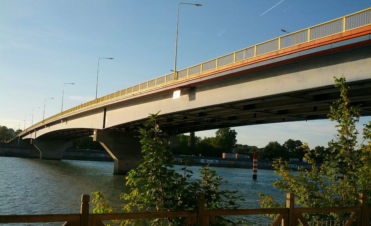 Le pont Frédéric-Mistral, qui franchit le Rhône à Valence