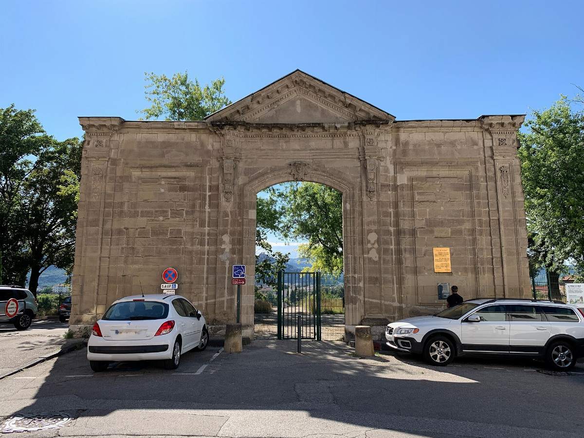 Le portail de l'ancienne abbaye Saint-Ruf à Valence