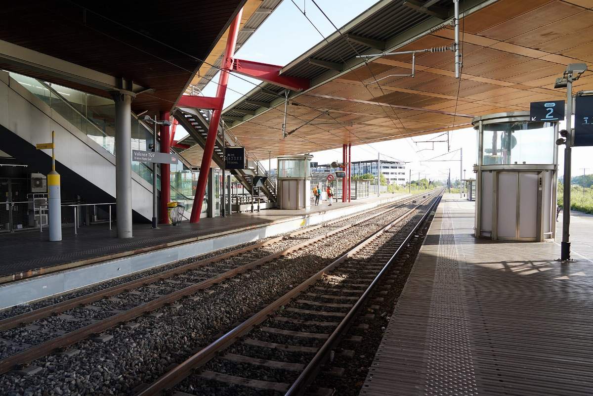 Les quais de la gare de Valence TGV