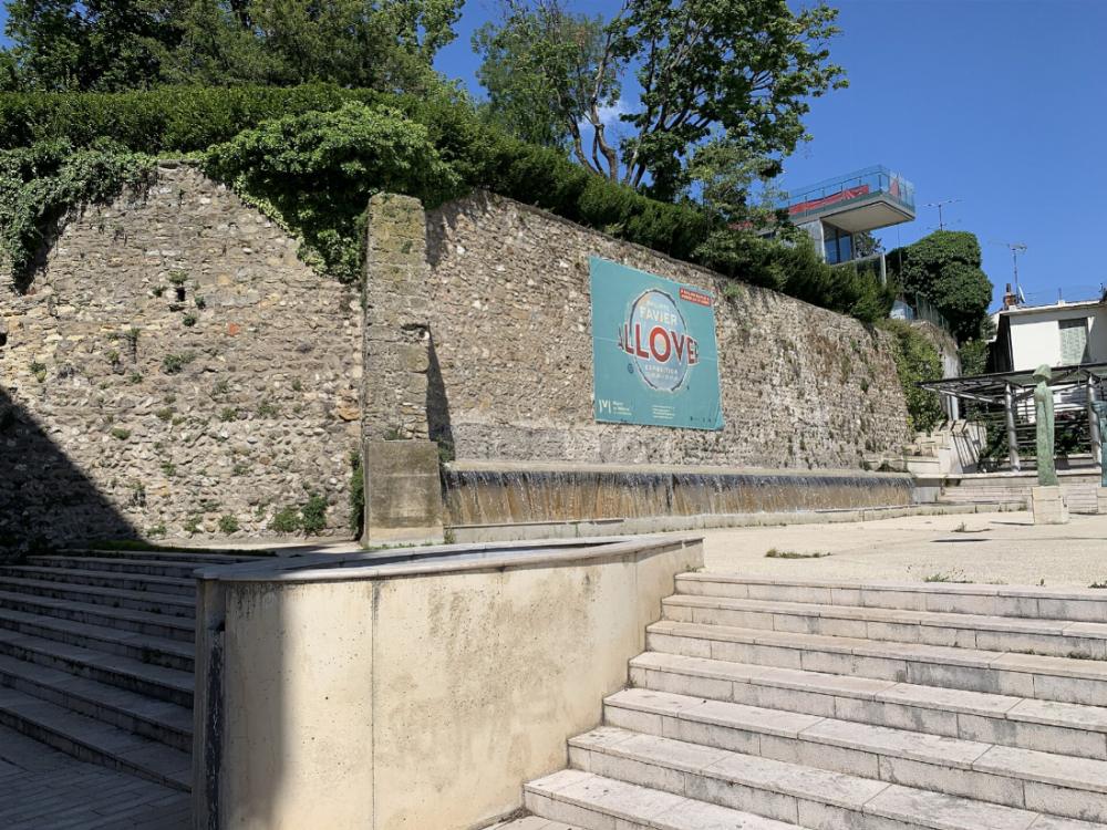 Un pan des anciens remparts, avenue Léon-Gambetta à Valence