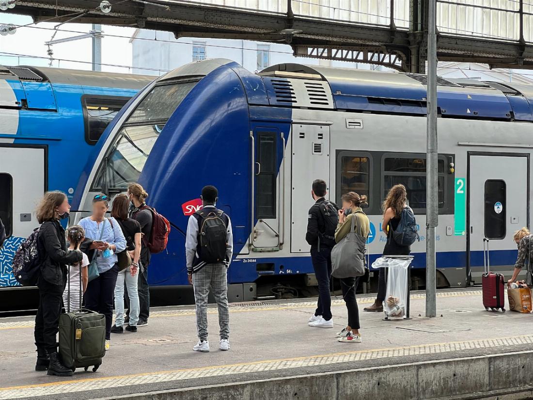 Une rame TER en gare de Valence-Ville