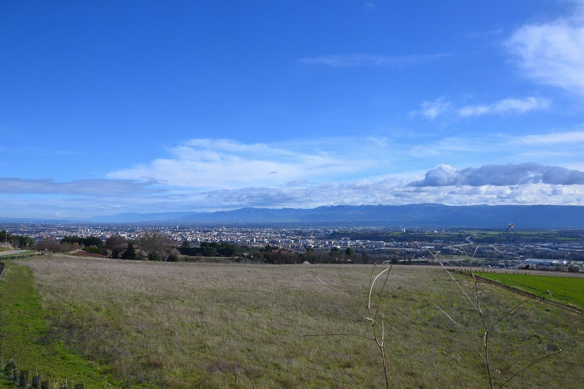 Vue d'ensemble de Valence depuis la route de Toulaud en Ardèche